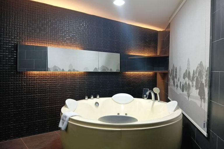 Bathroom 17