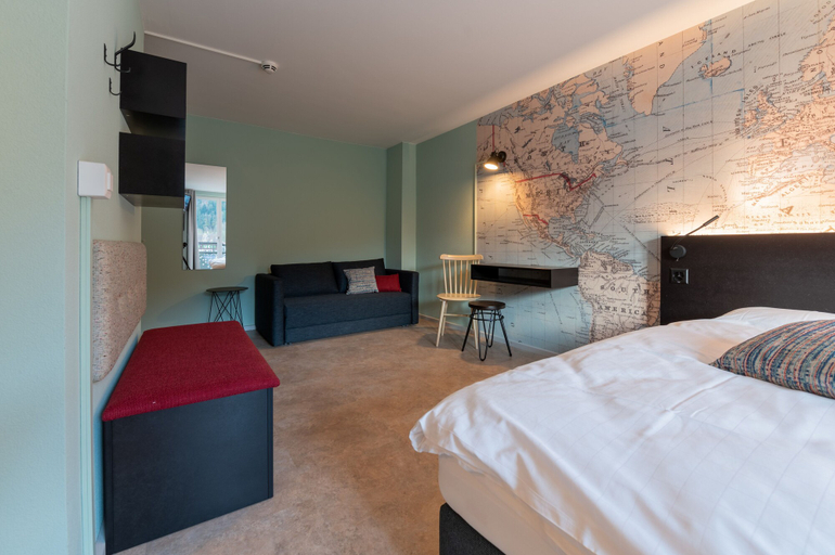 Bedroom 3, Emma's B&B LUNGERN - Self Check-in Hotel, Obwalden