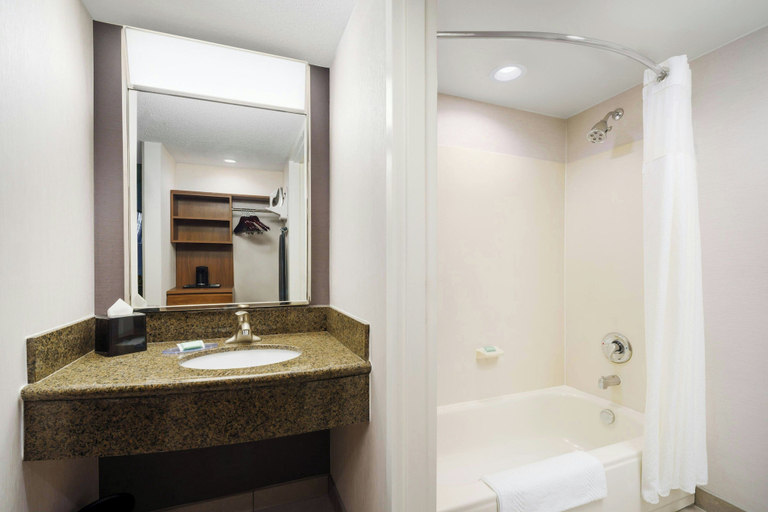 Bathroom 5, Courtyard by Marriott Atlanta Buckhead, Atlanta
