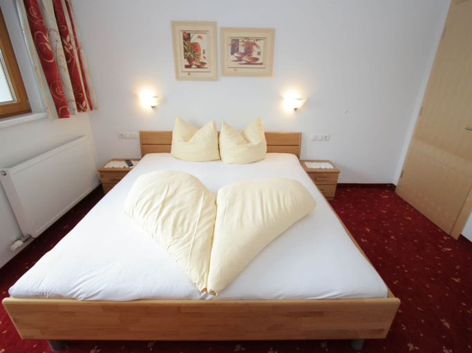 Bedroom 4, Spacious Apartment in Uderns near Ski Area, Schwaz