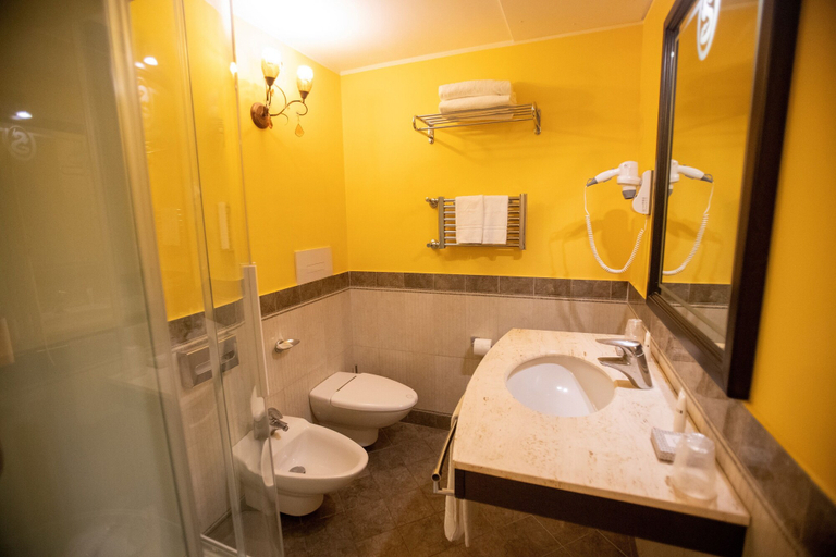 Bathroom 5, Hotel Il Principe, Messina