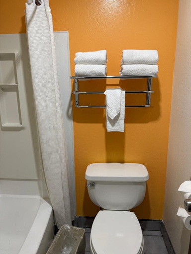 Bathroom 4, Hollister Inn, San Benito