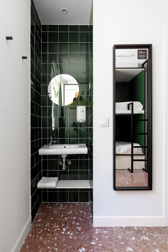 Bathroom 4, 2060 The Newton Hostel & Market, Madrid