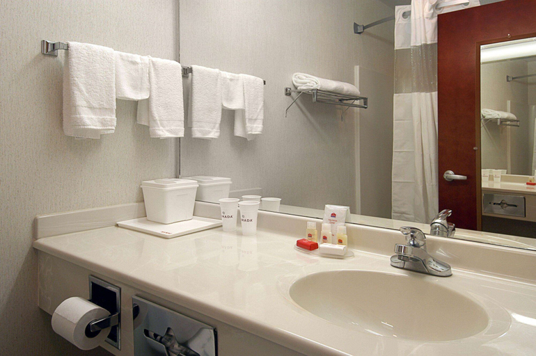 Bathroom 4, Ramada Limited Mount Sterling, Montgomery