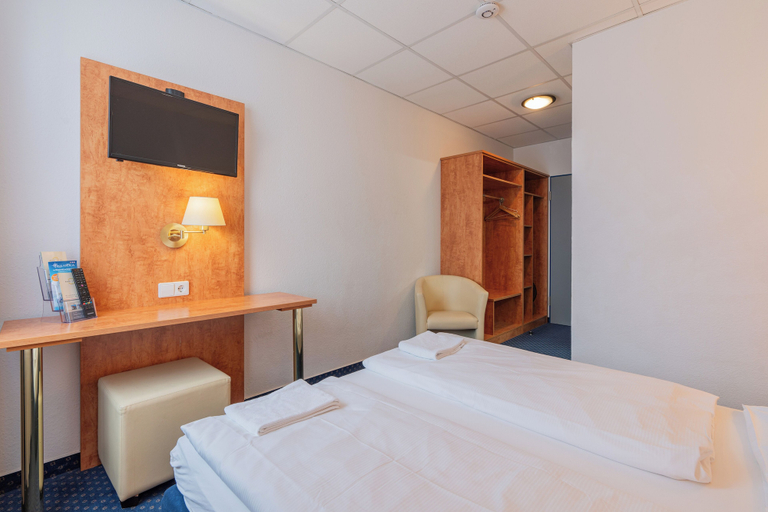 Bedroom 5, Euro - Hotel, Ortenaukreis