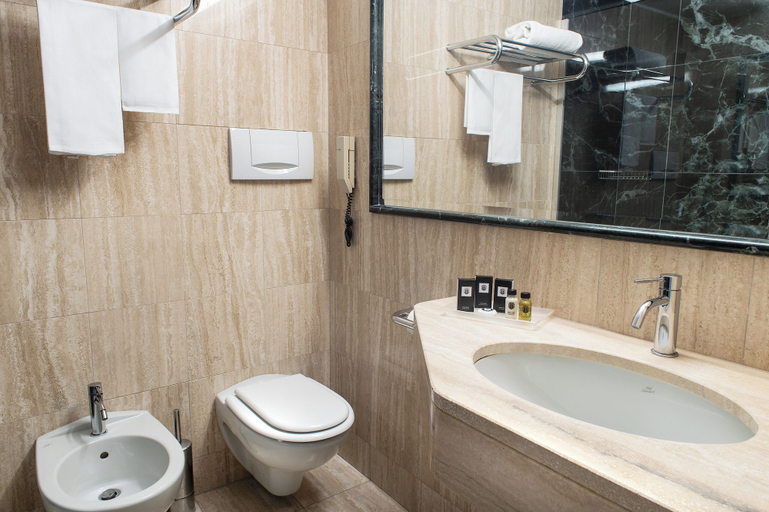 Bathroom 4, Santa Barbara Hotel, Milano