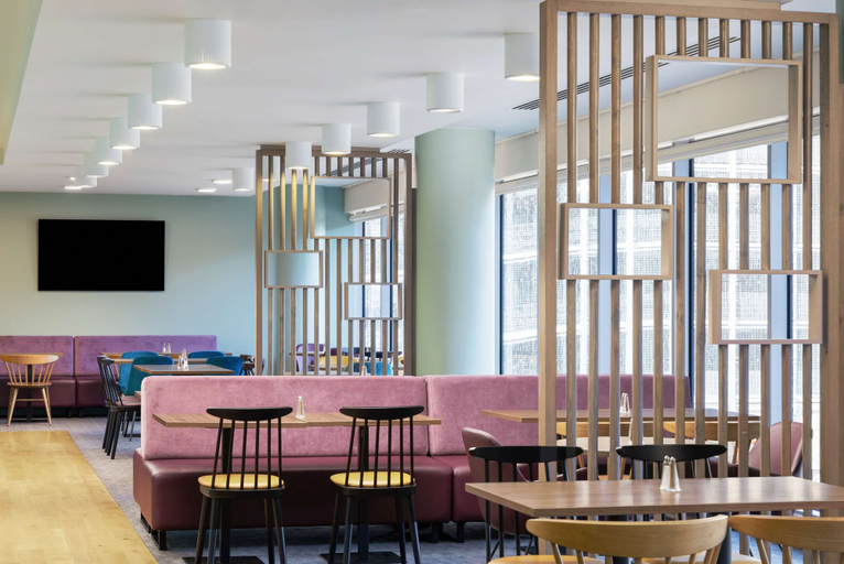 Food & Drinks 4, Hampton by Hilton London Gatwick Airport, Surrey