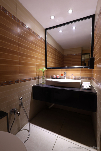 Bathroom 4, Rang Lords Inn Bharuch, Bharuch