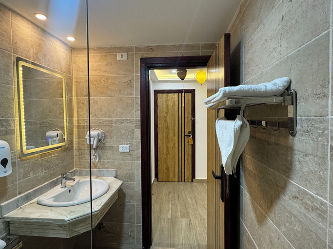Bathroom 5, Pyramids Hotel, Al-Ahram