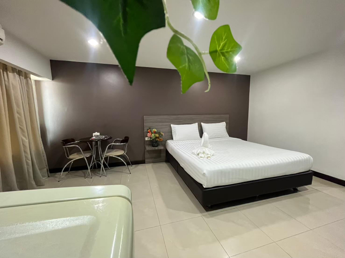 Bedroom 13