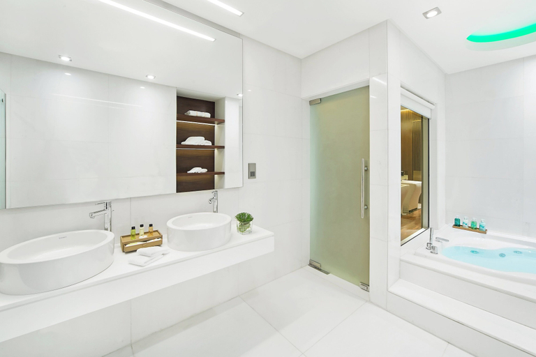 Bathroom 5, Four Points by Sheraton Doha, Doha