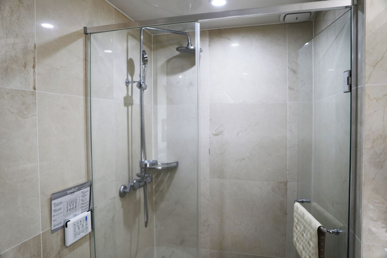Bathroom 18