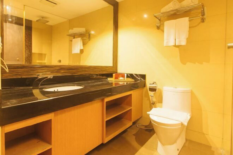 Bathroom 16