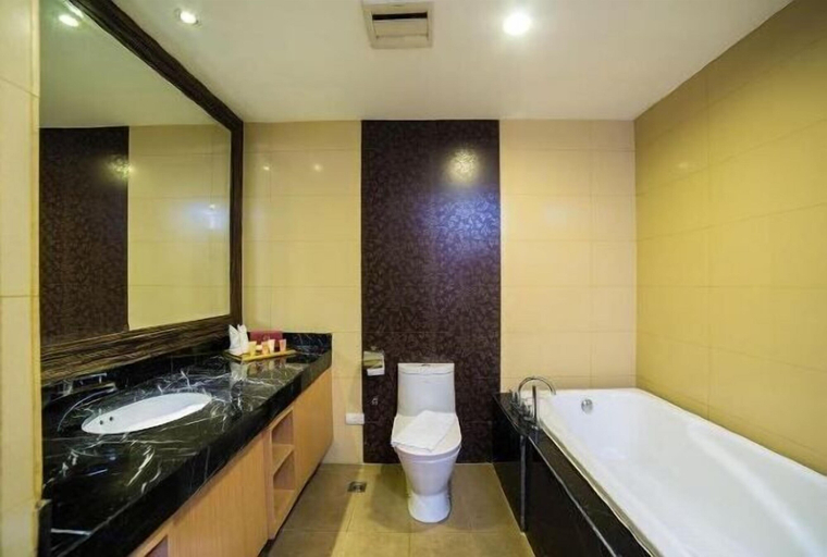Bathroom 25