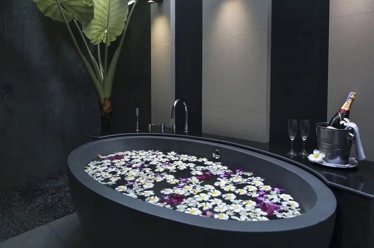 Bathroom 19