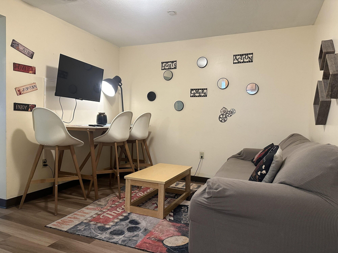 Room 2, 2 Bedroom 2 Bath Heart of Downtown PGH, Allegheny