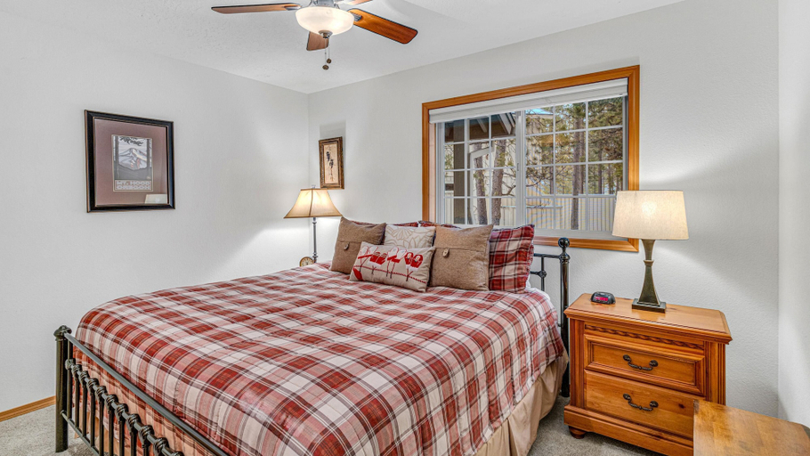 Bedroom 3, Gosling Lane 6, Deschutes