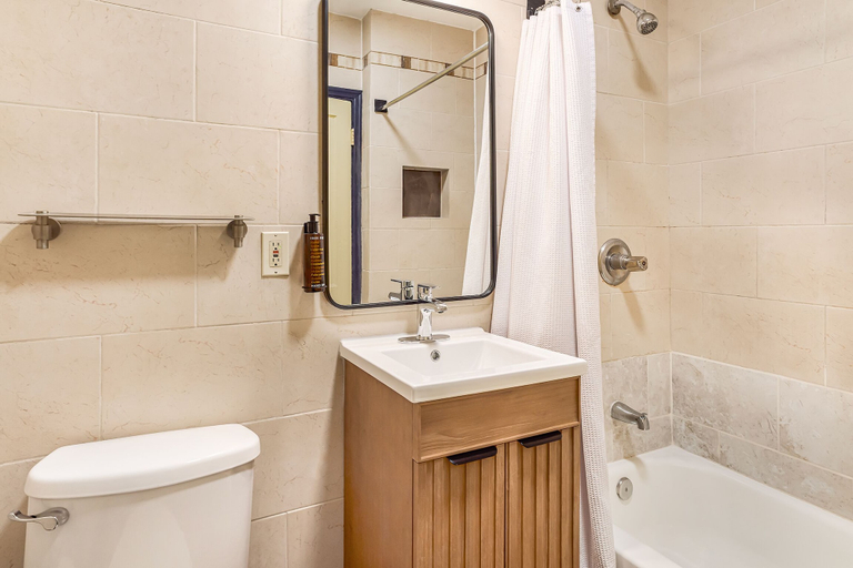Bathroom 4, Freehand Miami, Miami-Dade