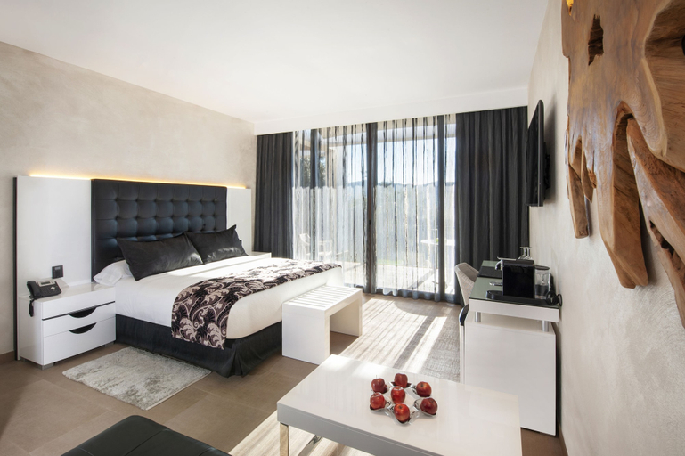 Bedroom 3, Suites Natura Mas Tapiolas, Girona