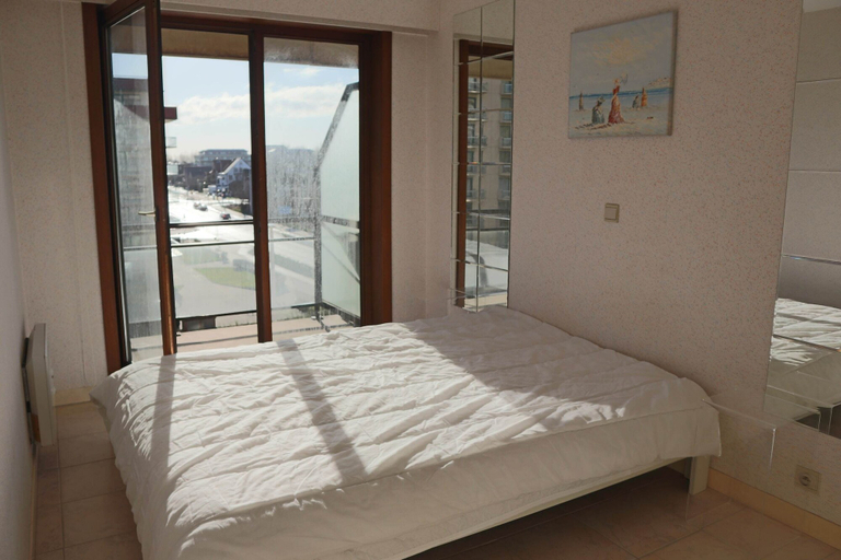 Bedroom 2, Apartment in Nieuwpoort With Sea Views, West-Vlaanderen