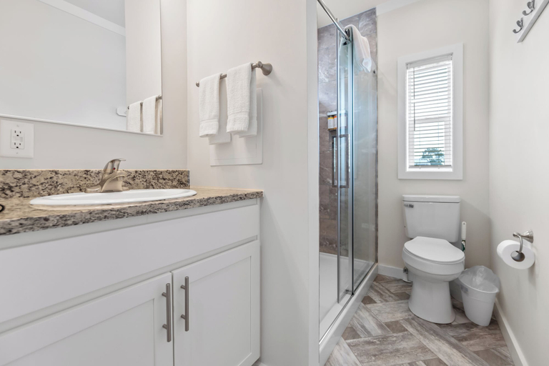Bathroom 3, Shore Point Cottages, Worcester