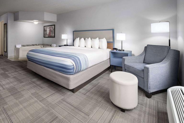 Bedroom 4, AmericInn by Wyndham Iron Mountain, Dickinson