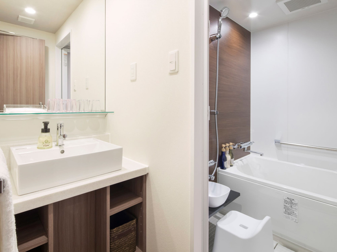 Bathroom 5, HOTEL MYSTAYS Midosuji Honmachi, Osaka