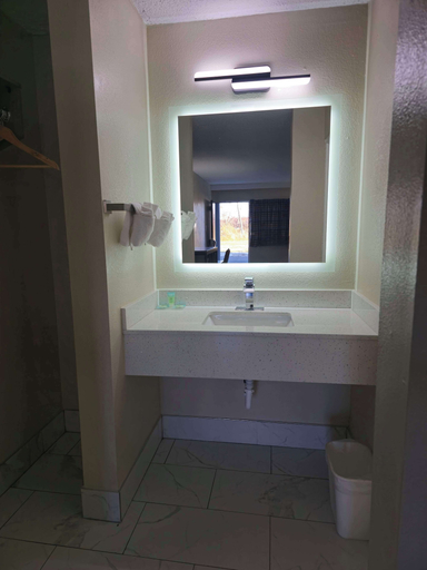 Bathroom 4, Americas Best Value Inn Elizabethtown, Hardin