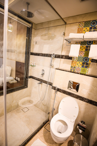 Bathroom 3, PRISTINE HOTEL, Varanasi