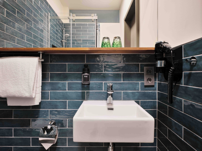 Bathroom 5, PHIL & MAX Hotel & Apartments Messe, Region Hannover