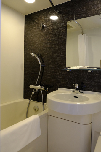 Bathroom 4, Garner Hotel OSAKA HONMACHI MIDOSUJI by IHG, Osaka