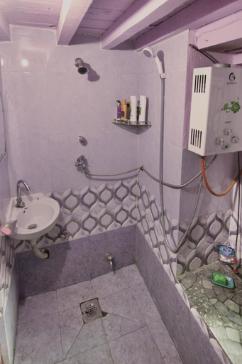 Bathroom 1, Shekhar's Shared Home, Bagmati