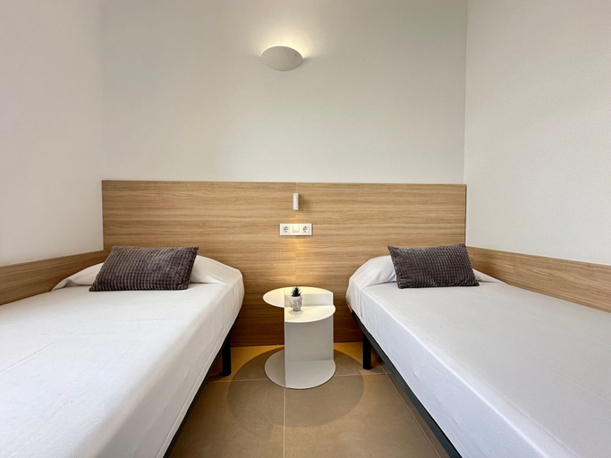 Room 5, Arago 272 in Roses With 2 Bedrooms and 2 Bathrooms, Girona