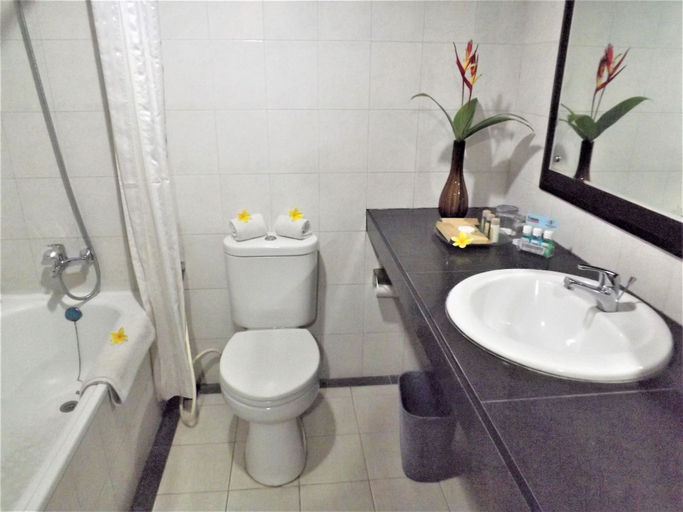 Bathroom 3, Parkside Mandarin Hotel Pekalongan, Pekalongan