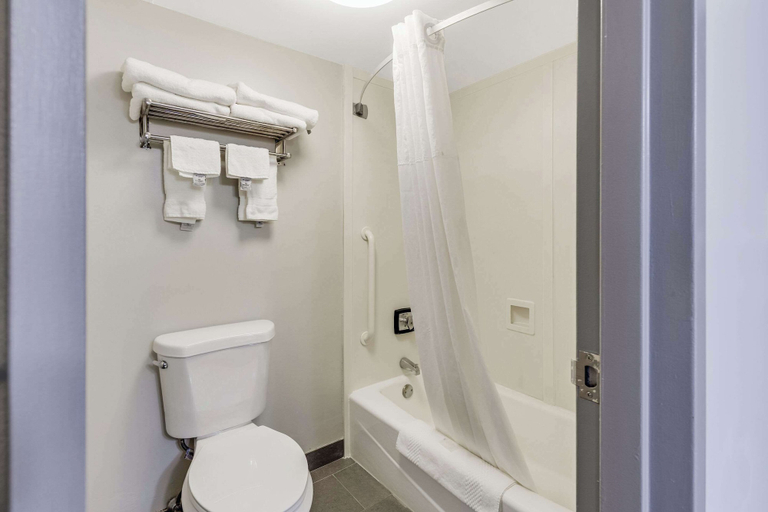 Bathroom 4, Clarion Pointe Near Erie Casino, Erie