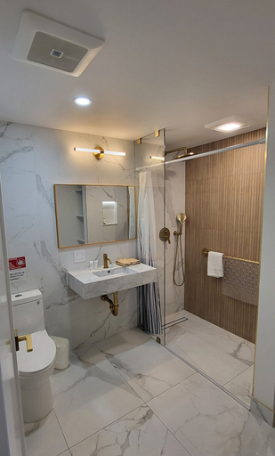 Bathroom 3, Green Island Inn, Broward