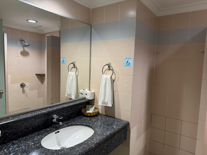 Bathroom 7