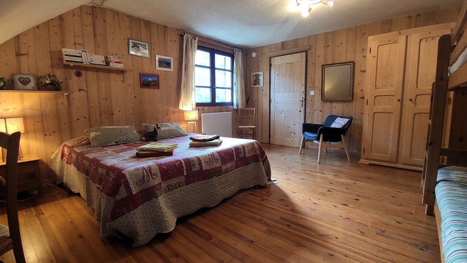 Bedroom 2, La Grange Aux Loups, Savoie