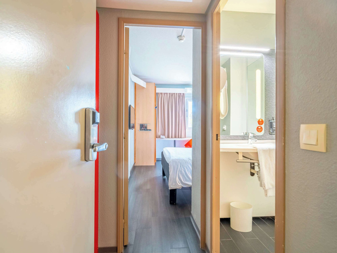 Bathroom 10