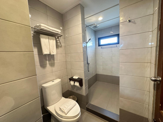 Bathroom 5, The Mangrove Hotel, Sattahip