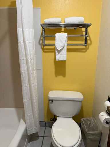 Bathroom 5, Hollister Inn, San Benito