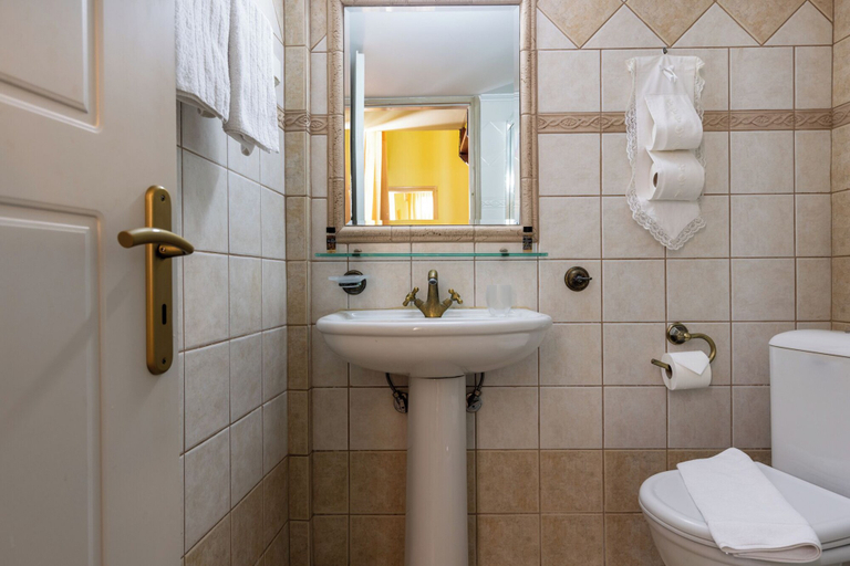 Bathroom 4, Vilelmine, Crete