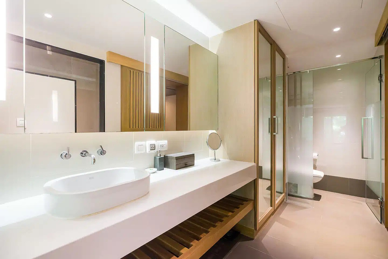 Bathroom 16