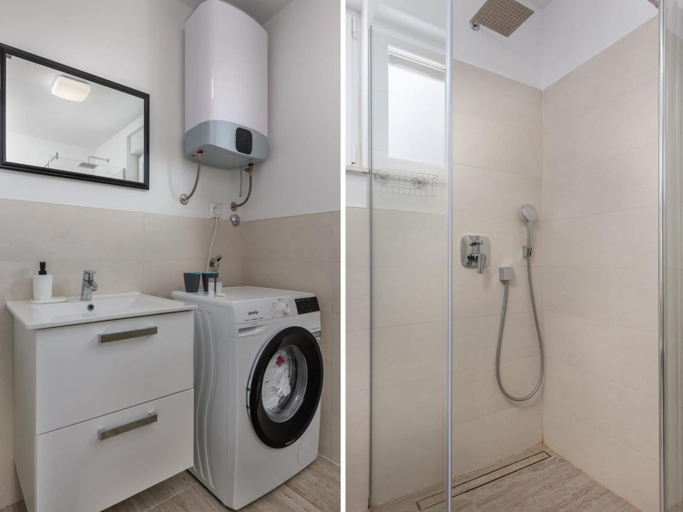 Bathroom 4, Apartments Cesare, Nin