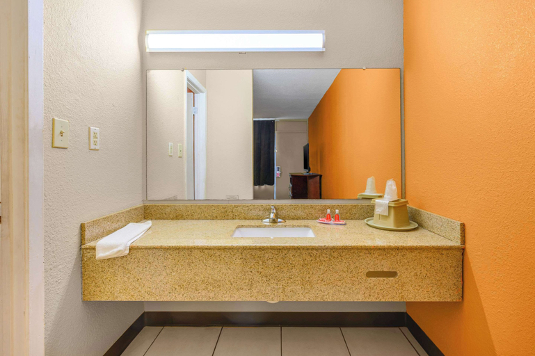 Bathroom 4, Econo Lodge Decatur South, Morgan