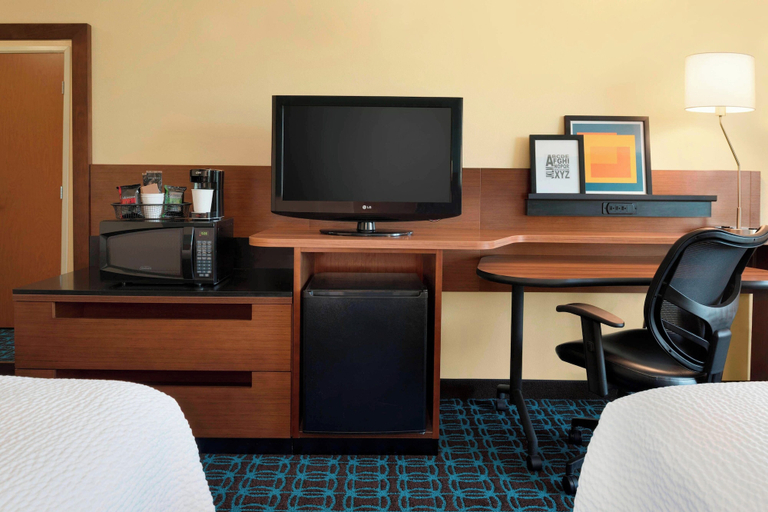 Bedroom 4, Fairfield Inn & Suites Hartford Manchester, Hartford