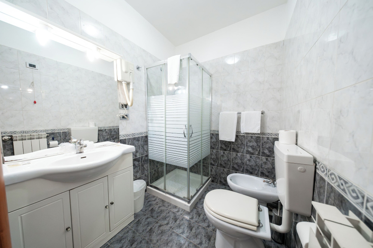 Bedroom 5, Cavour Resort, Torino