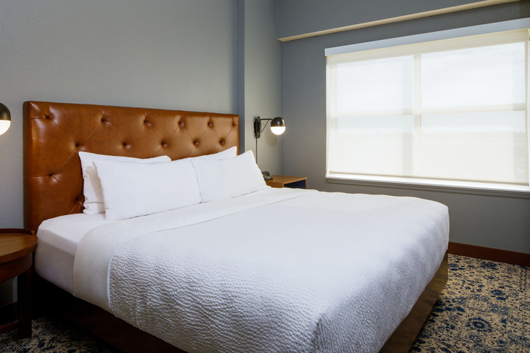 Bedroom 4, Four Points by Sheraton Louisville Airport, Jefferson