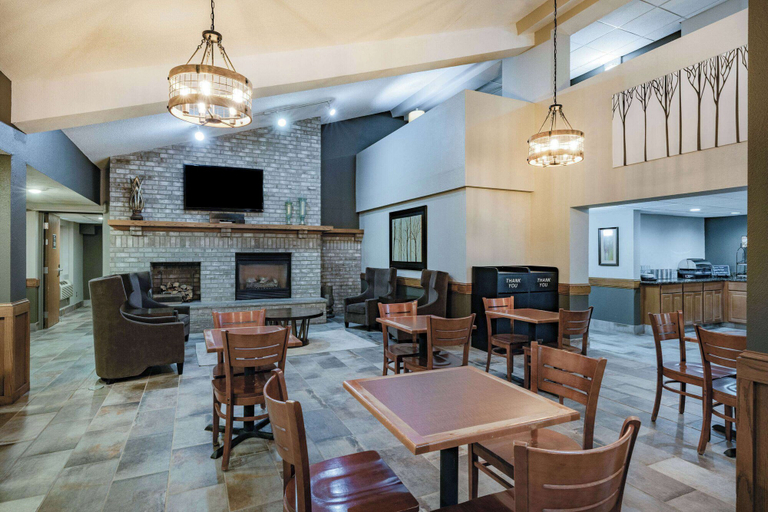 Food & Drinks 5, AmericInn by Wyndham Apple Valley, Dakota