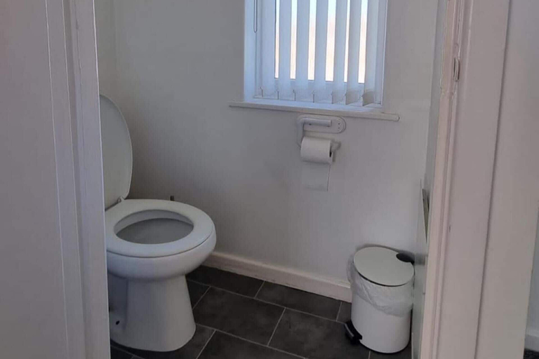 Bathroom, Doncaster-house-sleeps6-parking-garden, Doncaster